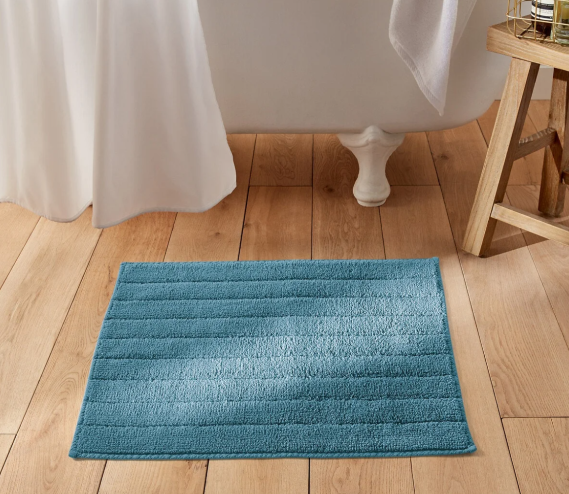 Tapis de bain bleu paon